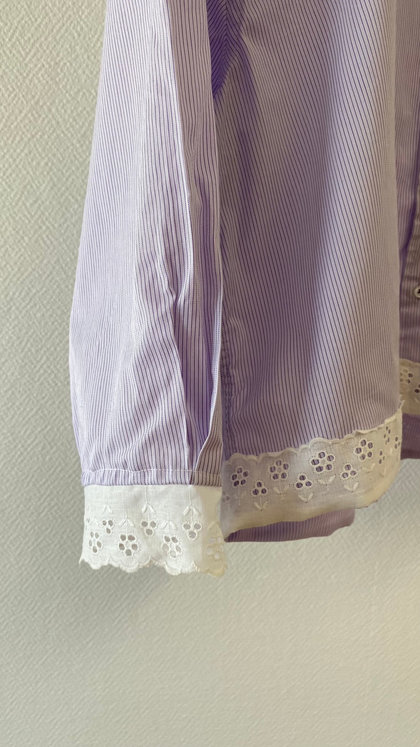 Chemise upcyclée - lilas à fines rayures