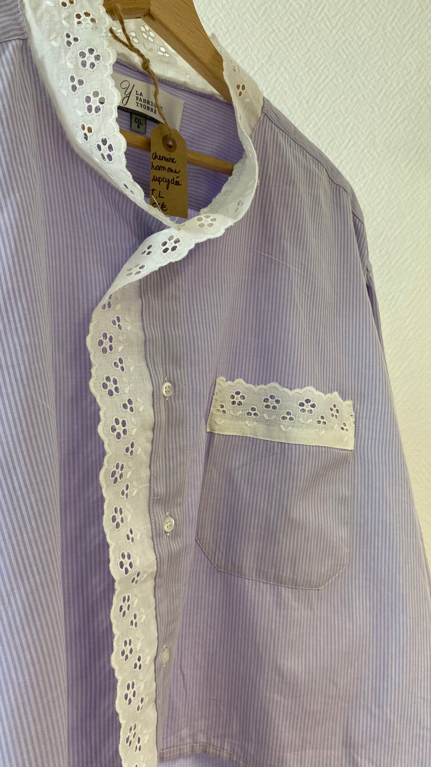 Chemise upcyclée - lilas avec fines rayures