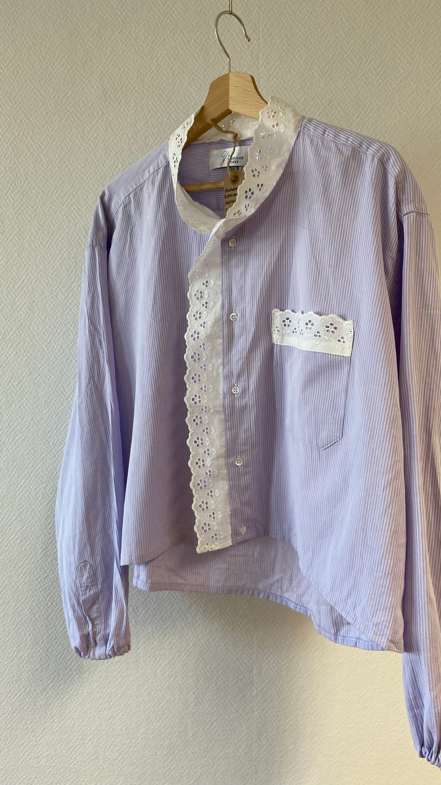 Chemise upcyclée - lilas avec fines rayures