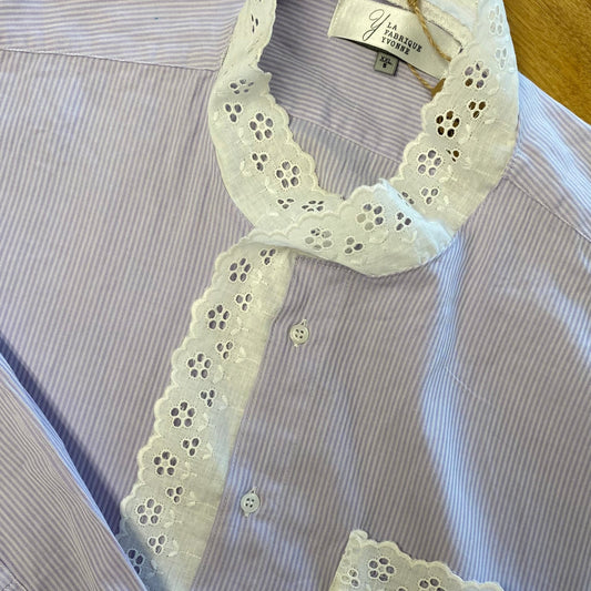 Chemise upcyclée - lilas avec fines rayures