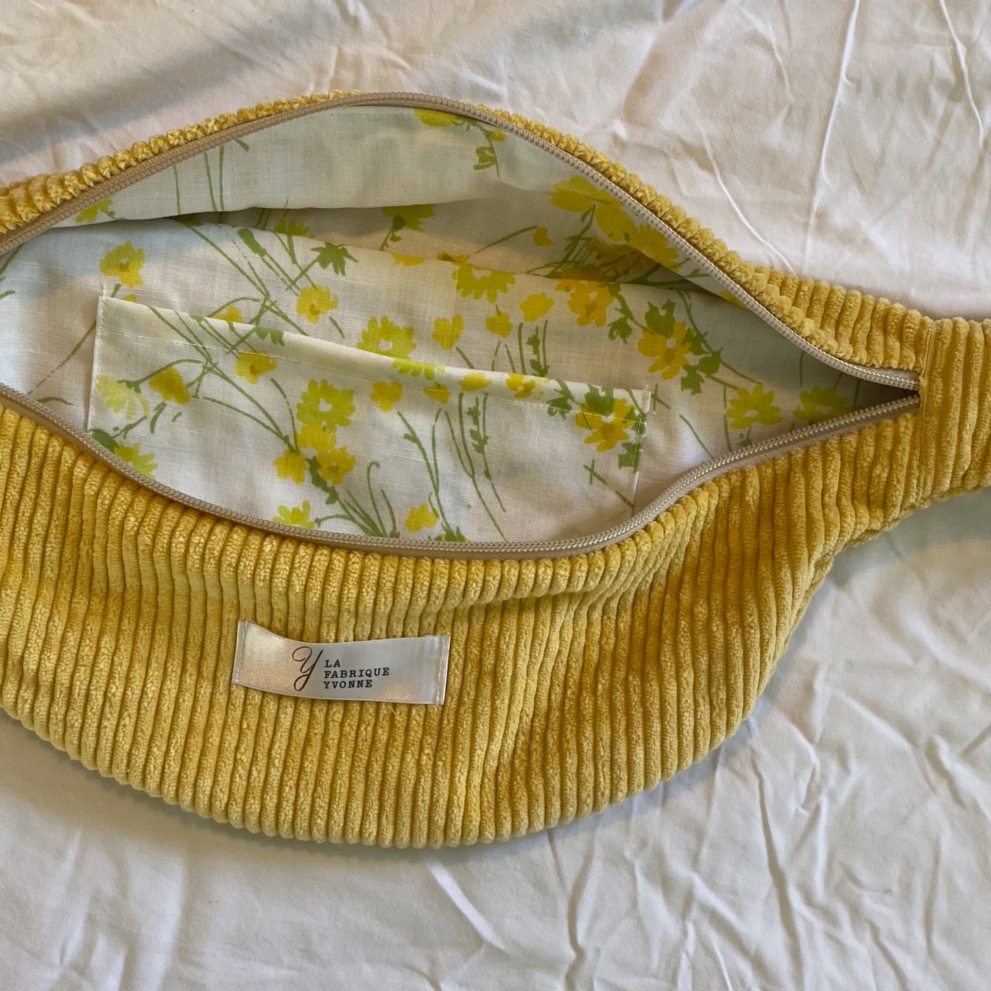 Sac banane - Velours jaune fleurs jaunes