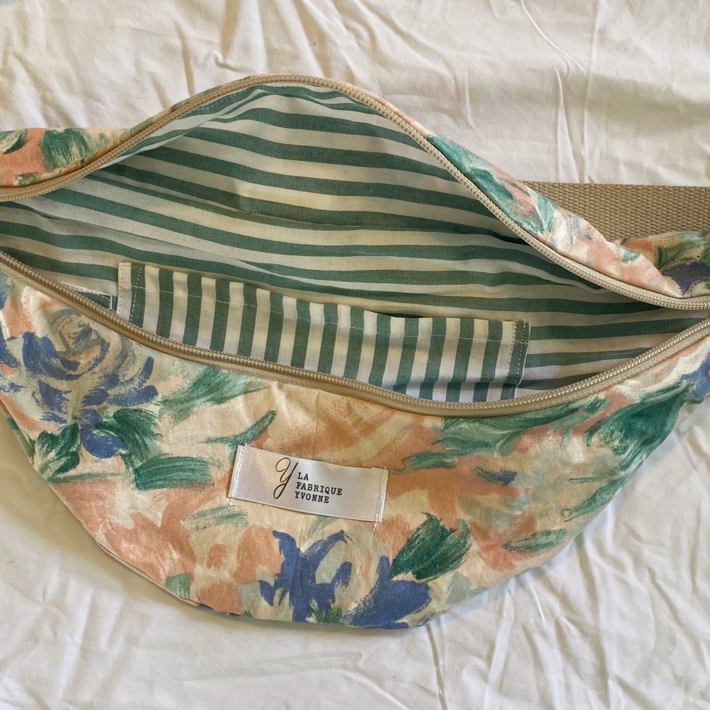 Sac banane - Fleurs roses et bleues